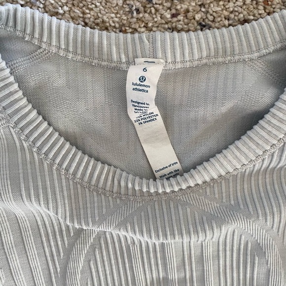 Lululemon rest less pullover size 6 - Picture 4 of 4